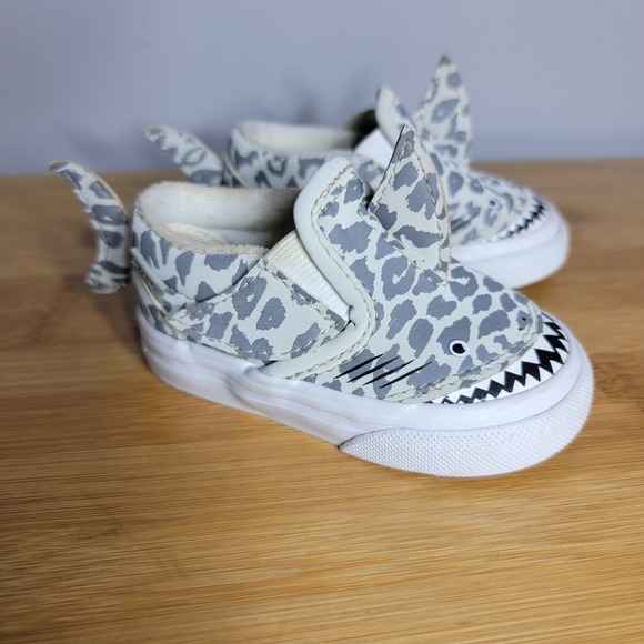 Vans Other - Vans Toddler 3.0 Slip-On V Shark Gray Leopard Print Sneakers 3D Fins 721356